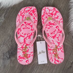 💝 LILLY PULITZER Sandsational Square Toe Flip Flop Color: Cane Coral Crab